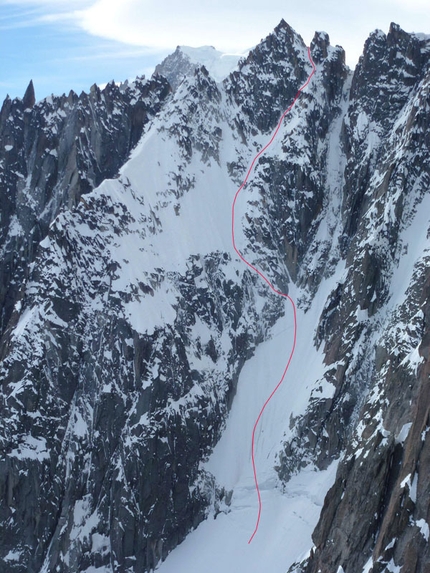 Pain de Sucre, Monte Bianco - Pain de Sucre (3607m) parete nord e la Voie Normale, scesa da Davide Capozzi, Julien Herry e Francesco Civra Dano il 10/05/2015 in ski e snowboard.
