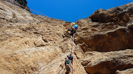 L'Ora del Garda nuova via a Mandrea (Arco) - Luca Giupponi in apertura sul 4°tiro