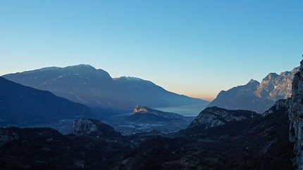 L'Ora del Garda nuova via a Mandrea (Arco) - Il lago il giorno della Befana