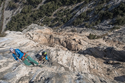 L'Ora del Garda, new rock climb at Mandrea (Arco) - Rolando Larcher climbing pitch 8