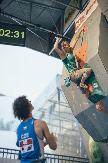 Campionato Europeo di Boulder a Innsbruck - Durante la Semifinale del Campionato Europeo di Boulder a Innsbruck: Katharina Saurwein