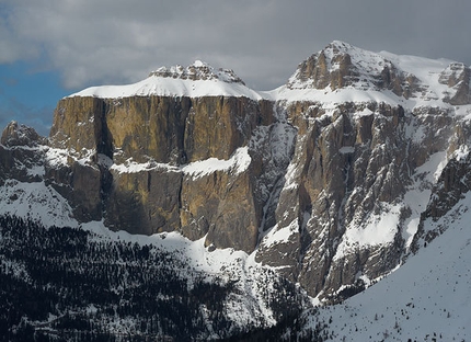 Piz Ciavazes - Il Piz Ciavazes e la grande forcella dove inizia il canalone Sud