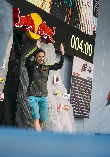 Campionato Europeo di Boulder a Innsbruck - Durante la finale del Campionato Europeo di Boulder a Innsbruck: Juliane Wurm