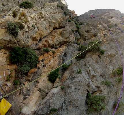 Libertà incondizionata, Monte d’Oro (Madonie), Sicilia, Massimo Flaccavento, Arturo Latina - Libertà incondizionata, Monte d’Oro, Sicilia: Massimo Flaccavento in apertura sul secondo tiro.