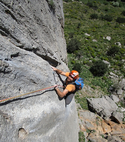 Libertà incondizionata, Monte d’Oro (Madonie), Sicilia, Massimo Flaccavento, Arturo Latina - Libertà incondizionata, Monte d’Oro, Sicilia: Arturo Latina alla fine del secondo tiro.