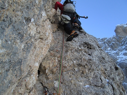 Via Esposito – Butta, Langkofel, Dolomites, Giorgio Travaglia, Alex Walpoth - During the first winter ascent of  Via Esposito – Butta up the North Face of Langkofel, Dolomites: Alex Walpoth starting up the slab