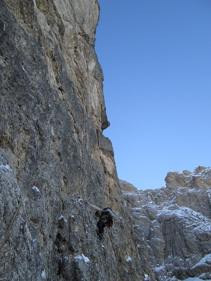 Via Esposito – Butta, Langkofel, Dolomites, Giorgio Travaglia, Alex Walpoth - During the first winter ascent of  Via Esposito – Butta up the North Face of Langkofel, Dolomites: Giorgio Travaglia climbing the central pitches