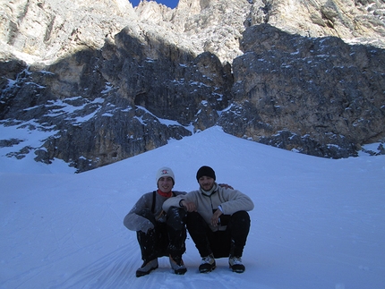 Via Esposito – Butta, Sassolungo, Dolomiti, Giorgio Travaglia, Alex Walpoth - Durante la prima invernale della Via Esposito – Butta sulla nord del Sassolungo in Dolomiti: Alex Walpoth e Giorgio Travaglia alla fine della discesa vicino al rifugio Vicenza