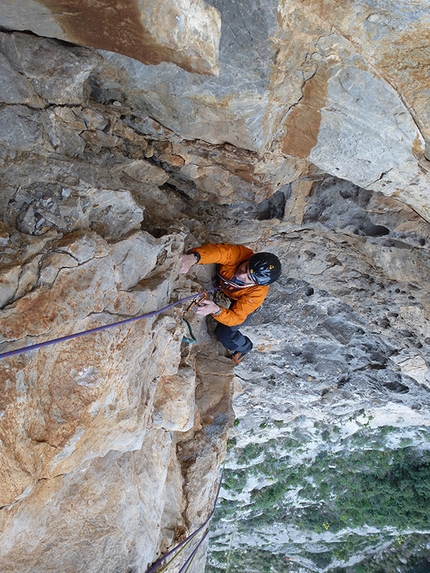 Monte Gallo, Palermo, Sicily, Fabrice Calabrese, Mauro Florit, Eugenio Pinotti - During the first ascent of Nato due volte, Monte Gallo, Sicily: the featured corner