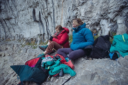 Mina Leslie-Wujastyk, Malham Cove - Mina Leslie-Wujastyk sale Bat Route 8c a Malham Cove, Inghilterra.