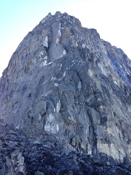 Devils Paw, Alaska, Roger Schäli, Simon Gietl - Roger Schäli e Simon Gietl salendo la Cresta NE del Devil's Paw in Alaska lungo la loro nuova via Black Roses (6c, A1,M4, 18-19/04/2104).