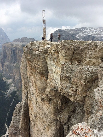 Crollo sulla sud del Sass Pordoi in Dolomiti