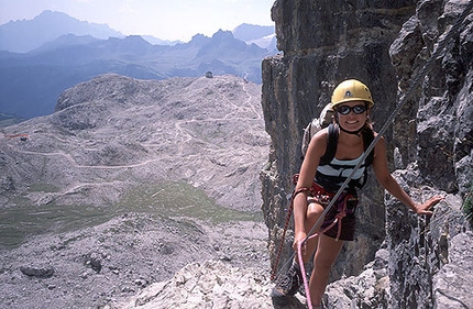 Dolomites: Sella vie ferrate and walks - Piz da Lec - Ascending towards Piz da Lec, Rifugio Vallon in the background