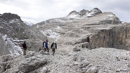 Dolomites: Sella vie ferrate and walks - Vallon - Ascending towards Sasso delle Nove, Piz Boe' in the background