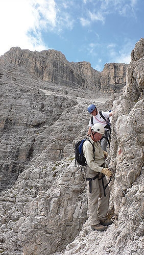 Dolomites: Sella vie ferrate and walks - Vallon - Descending down the valley