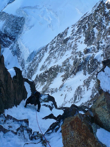 Morteratsch Est (Bernina) - Christian esce dalla parete