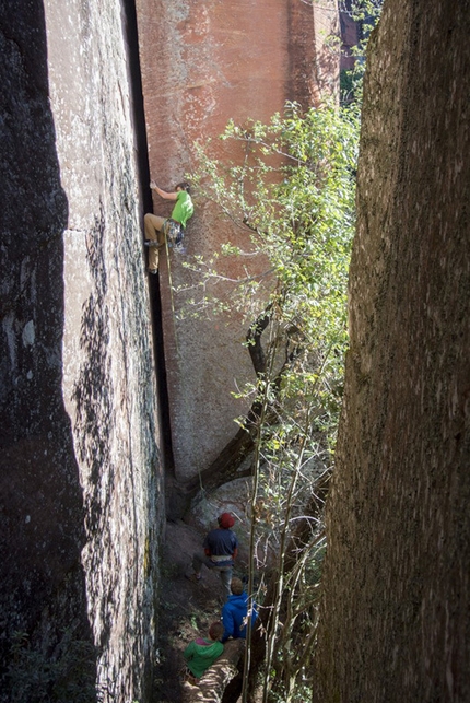 Liming, arrampicata trad in Cina, Luca Schiera, Paolo Marazzi - Liming, arrampicata trad in Cina: settore Pillars