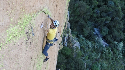 Tsaranoro, Madagascar, Hassan Gerami, Hamid Reza Shafaghi, Farshad Mijoji - Hassan Gerami, Hamid Reza Shafaghi e Farshad Mijoji durante la prima salita di The Change Experience (8b, A2 442m, 04/2015), Tsaranoro, Madagascar.