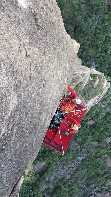 Tsaranoro, Madagascar, Hassan Gerami, Hamid Reza Shafaghi, Farshad Mijoji - Hassan Gerami, Hamid Reza Shafaghi e Farshad Mijoji durante la prima salita di The Change Experience (8b, A2 442m, 04/2015), Tsaranoro, Madagascar.