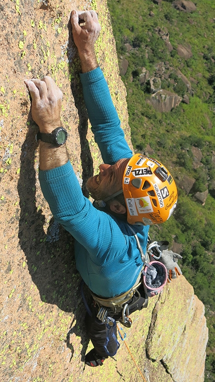 Tsaranoro, Madagascar, Hassan Gerami, Hamid Reza Shafaghi, Farshad Mijoji - Hassan Gerami, Hamid Reza Shafaghi e Farshad Mijoji durante la prima salita di The Change Experience (8b, A2 442m, 04/2015), Tsaranoro, Madagascar.