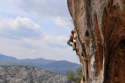 Nifada, Greece, Angela Eiter, Bernie Ruech - Bernie Ruech climbing at Der Igel schlägt zurück 7c+ at Nifada, Greece