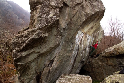 Valle Ellero boulder - Christian Core su Cosmo alla Casa, Valle Ellero