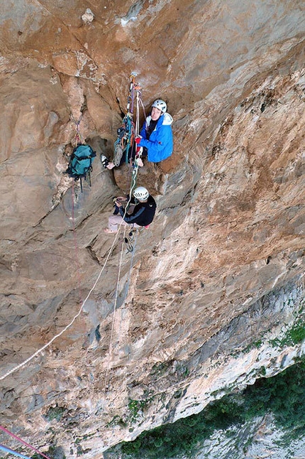 Monte Gallo - Ogni tiro della parte alta strapiomba dai 5 ai 10 metri.