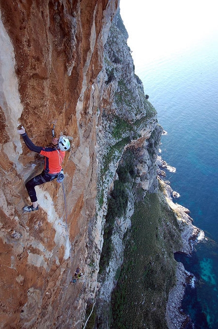 Monte Gallo - Luca Giupponi sul settimo tiro (7b+) di Kaos