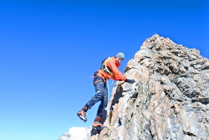 #82summits - #82summits: Michael Wohlleben descending from the summit of Schreckhorn 4,078m