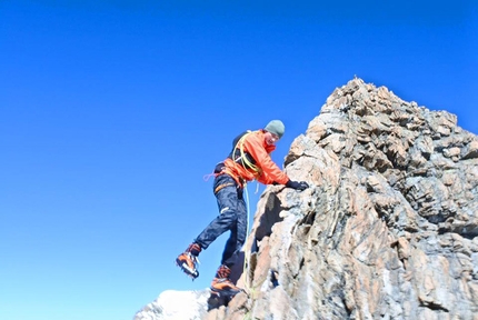 #82summits - #82summits: Michael Wohlleben scende dallo Schreckhorn 4,078m