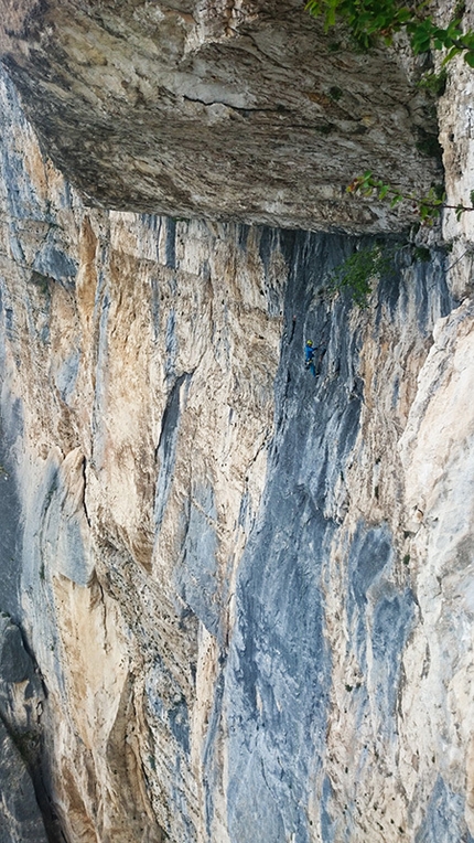 Alpine Wall Tour, Lukasz Dudek, Jacek Matuszek, Monte Brento - Lukasz Dudek e Jacek Matuszek durante la prima ripetizione di Brento Centro (8b, 600m), Monte Brento, Valle del Sarca