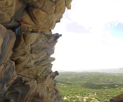 Torri di San Pantaleo, Balbacanu, Sardegna - Sulla via I denti del Drago (Tomas Krul, Marek Flekal e Fabio Erriu, 21/06/2015), Punta Balbacanu, Torri di San Pantaleo