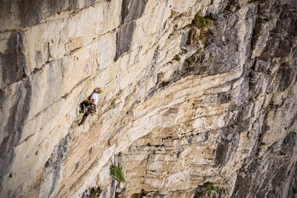 Giallomania (Monte Spitz, Val Gadena, Valsugana) - Alessio Roverato climbing Giallomania