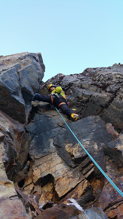 Alpamayo Negro, Bolivia, Marco Farina, Marco Majori - Durante l'apertura della via Arista de cice (IV/5b/M4/250m 05/2015) Alpamayo Negro, Bolivia