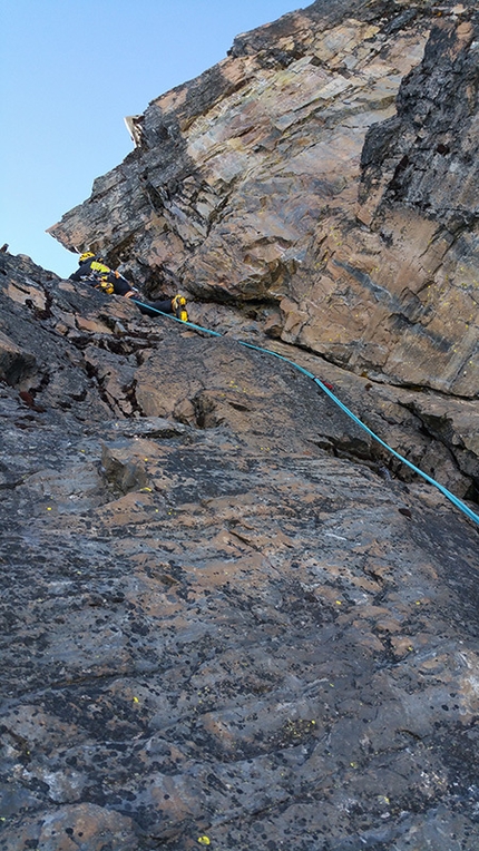 Alpamayo Negro, Bolivia, Marco Farina, Marco Majori - Durante l'apertura della via Arista de cice (IV/5b/M4/250m 05/2015) Alpamayo Negro, Bolivia