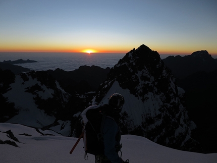 Alpamayo Negro, Bolivia, Marco Farina, Marco Majori - Durante l'apertura della via Arista de cice (IV/5b/M4/250m 05/2015) Alpamayo Negro, Bolivia