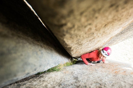 Emily Harrington sale Golden Gate su El Capitan in giornata