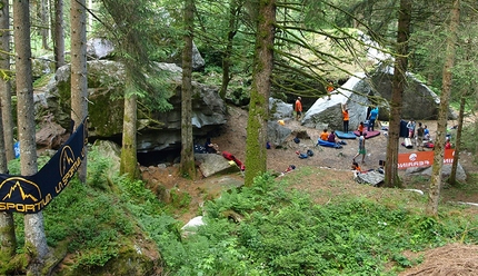 GraMitico 2015, Valle di Daone - Durante il secondo raduno boulder GraMitico, tenutosi in Valle di Daone il 11 - 12 luglio 2015