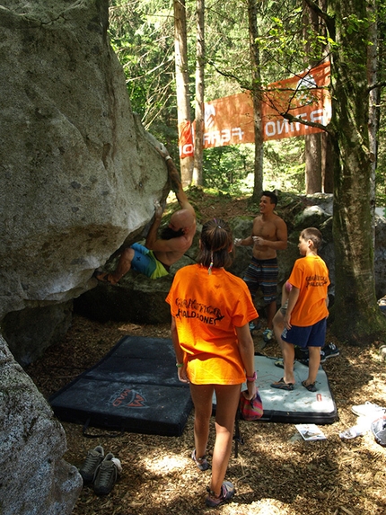 GraMitico 2015, Valle di Daone - Durante il secondo raduno boulder GraMitico, tenutosi in Valle di Daone il 11 - 12 luglio 2015