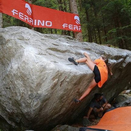 GraMitico 2015, Valle di Daone - Durante il secondo raduno boulder GraMitico, tenutosi in Valle di Daone il 11 - 12 luglio 2015