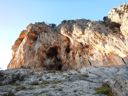 Gerovraxo, Leonidio, Grecia, Simon Montmory - L'arrampicata a Gerovraxo, Leonidio, Grecia