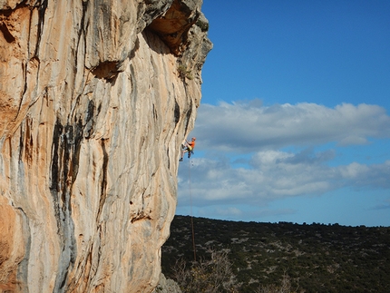 Gerovraxo, Leonidio, Grecia, Simon Montmory - L'arrampicata a Gerovraxo, Leonidio, Grecia