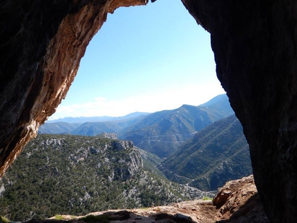 Gerovraxo, Leonidio, Grecia, Simon Montmory - L'arrampicata a Gerovraxo, Leonidio, Grecia