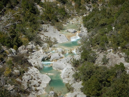 Gerovraxo, Leonidio, Grecia, Simon Montmory - L'arrampicata a Gerovraxo, Leonidio, Grecia