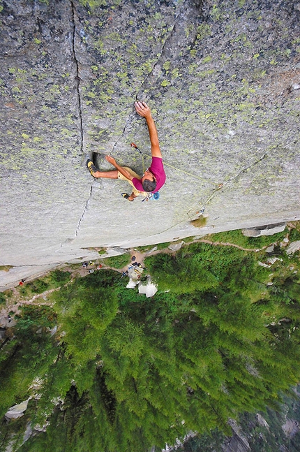 Valle dell'Orco, Maurizio Oviglia - Trad-Union (2013) è un monotiro di clean climbing al Sergent che unisce due fessure molto famose, la Cannabis e Incastromania tramite una placca obbligatoria. La protezione è costituita da piccoli nut.