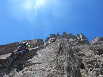 Punta della Rossa, Alpi Lepontine, Aspettando la Rossa - Durante la prima salita di Aspettando la Rossa (450 m, 6b (6a+/6b obbl.) Gian Luca Cavalli, Giovanni Pagnoncelli, Marcello Sanguineti, Pierluigi Maschietto, Edoardo Polo 28/06/2015), Alpi Lepontine