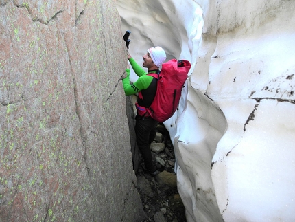 Punta della Rossa, Alpi Lepontine, Aspettando la Rossa - Durante la prima salita di Aspettando la Rossa (450 m, 6b (6a+/6b obbl.) Gian Luca Cavalli, Giovanni Pagnoncelli, Marcello Sanguineti, Pierluigi Maschietto, Edoardo Polo 28/06/2015), Alpi Lepontine