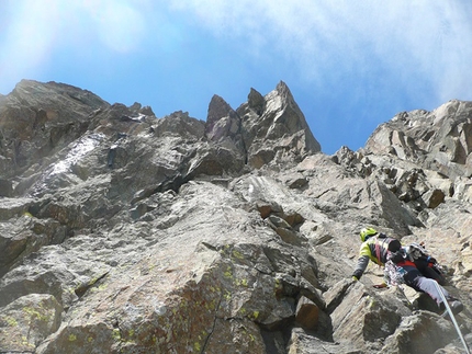 Punta della Rossa, Alpi Lepontine, Aspettando la Rossa - Durante la prima salita di Aspettando la Rossa (450 m, 6b (6a+/6b obbl.) Gian Luca Cavalli, Giovanni Pagnoncelli, Marcello Sanguineti, Pierluigi Maschietto, Edoardo Polo 28/06/2015), Alpi Lepontine