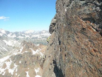 Punta della Rossa, Alpi Lepontine, Aspettando la Rossa - Durante la prima salita di Aspettando la Rossa (450 m, 6b (6a+/6b obbl.) Gian Luca Cavalli, Giovanni Pagnoncelli, Marcello Sanguineti, Pierluigi Maschietto, Edoardo Polo 28/06/2015), Alpi Lepontine