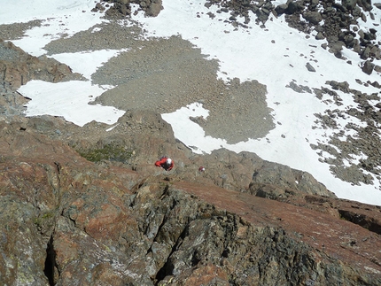 Punta della Rossa, Alpi Lepontine, Aspettando la Rossa - Durante la prima salita di Aspettando la Rossa (450 m, 6b (6a+/6b obbl.) Gian Luca Cavalli, Giovanni Pagnoncelli, Marcello Sanguineti, Pierluigi Maschietto, Edoardo Polo 28/06/2015), Alpi Lepontine